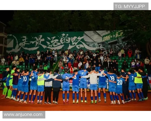 中国17号足球明星的崛起与挑战：从青训到国际赛场的奋斗历程