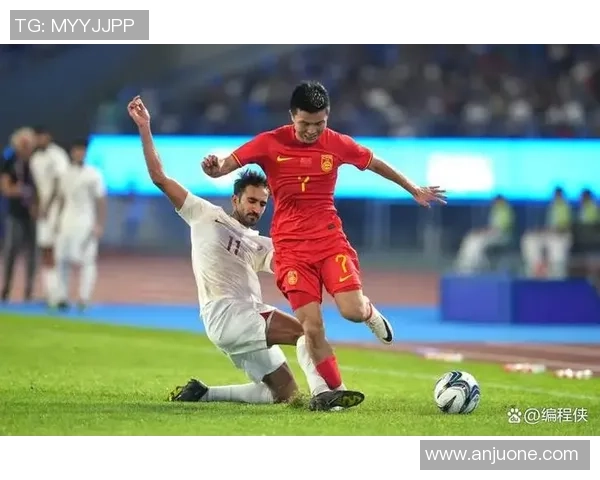 中国足球迎战韩国队力争胜利展现团队精神与拼搏决心