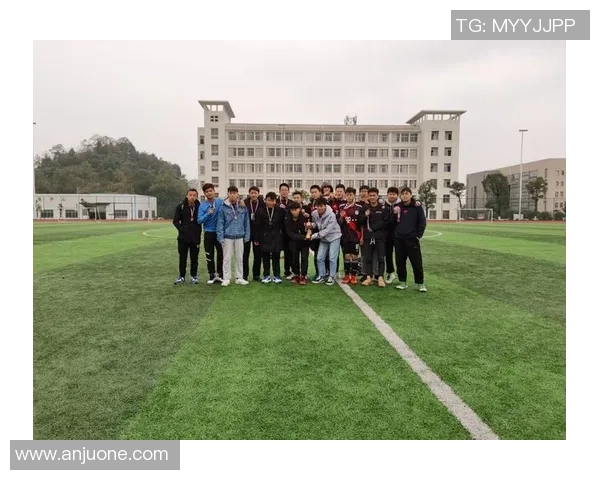 女生足球联系助力青春梦想展现自我风采与团队精神 女生足球联系助力青春梦想展现自我风采与团队精神